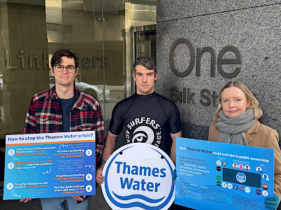 Protestors present alternative plan for Thames Water!