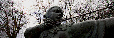 Robin Hood statue in Nottingham