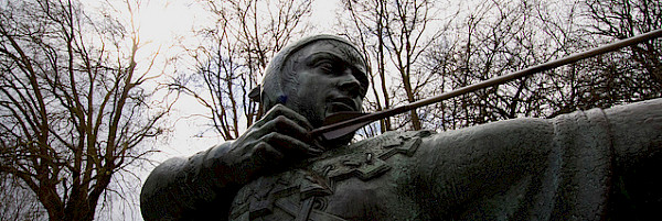 Robin Hood statue in Nottingham