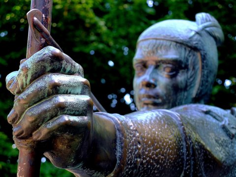 Photo of Robin Hood statue
