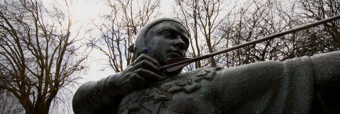 Photo of Robin Hood statue in Nottingham